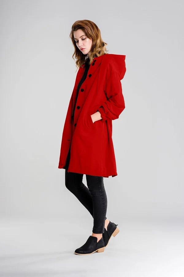 Modische Damenjacke mit Kapuze und Oversize-Schnitt