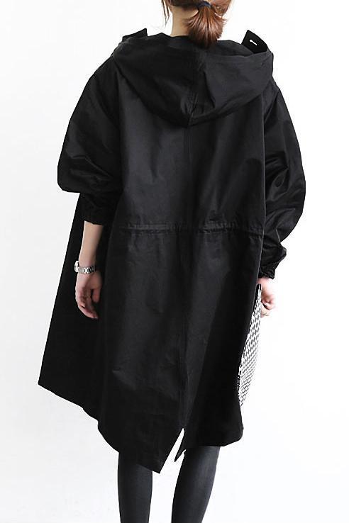 Modische Damenjacke mit Kapuze und Oversize-Schnitt