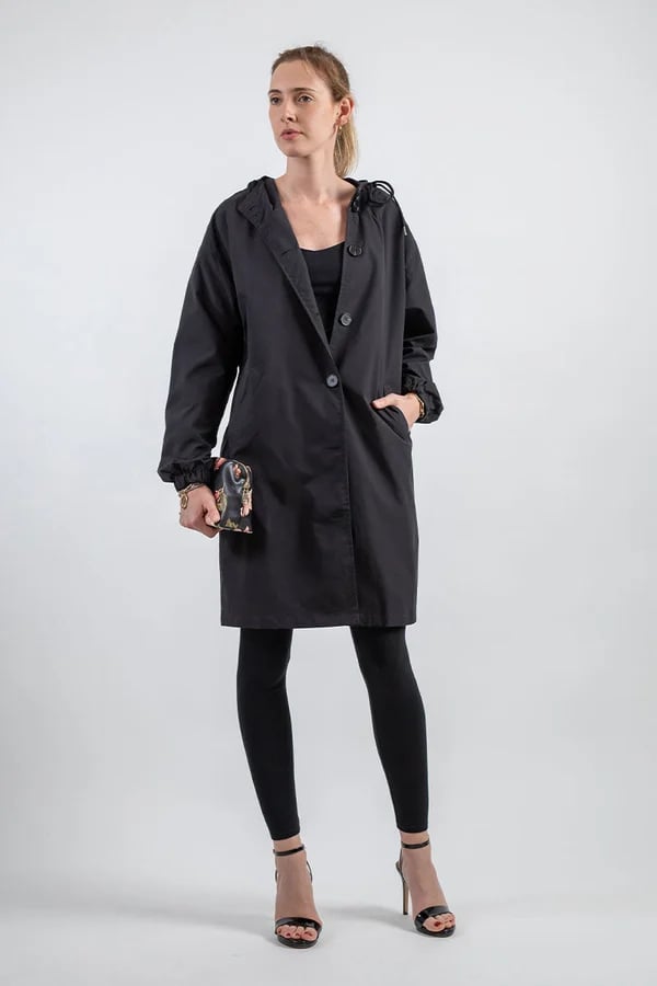 Modische Damenjacke mit Kapuze und Oversize-Schnitt